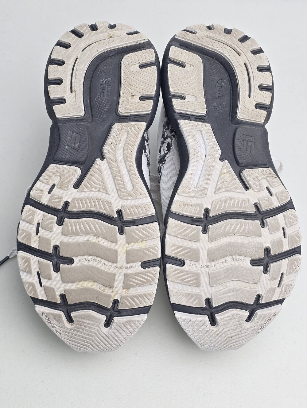 Brooks Ghost 15 Women's Size 7.5 Cushioned Running Shoes White/Ebony/Oyster - Picture 8 of 10
